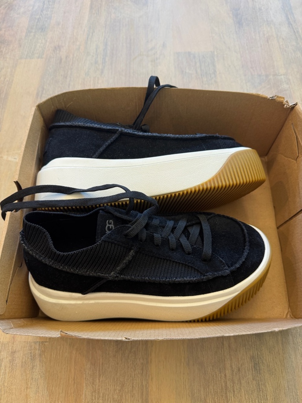 UGG EZ-Duzzit Lace Sneakers Black Platform Gum Sole Size 8 Women’s Casual